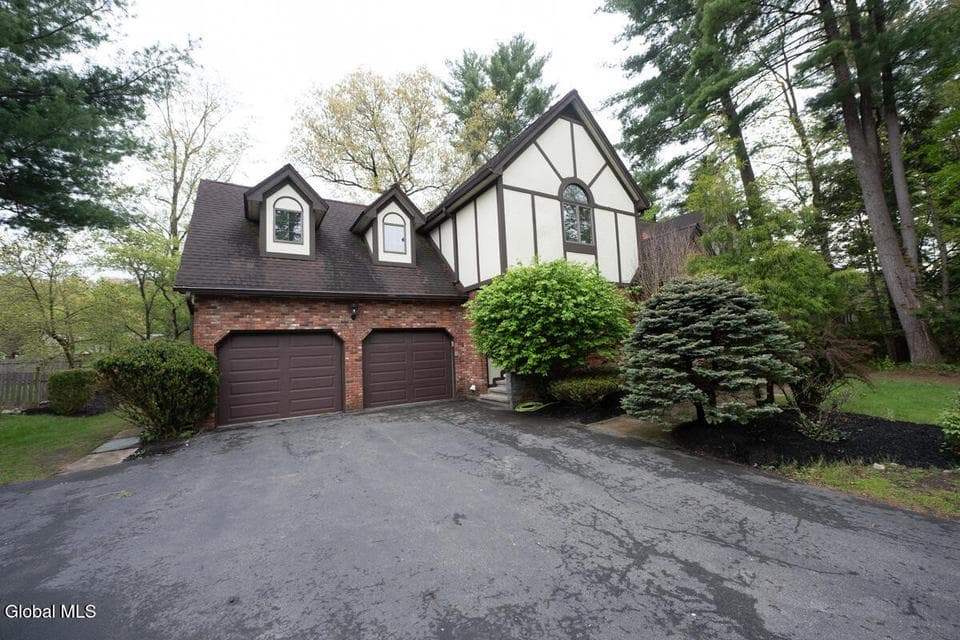 482 Spring Hollow Court, Guilderland, NY, photo 3