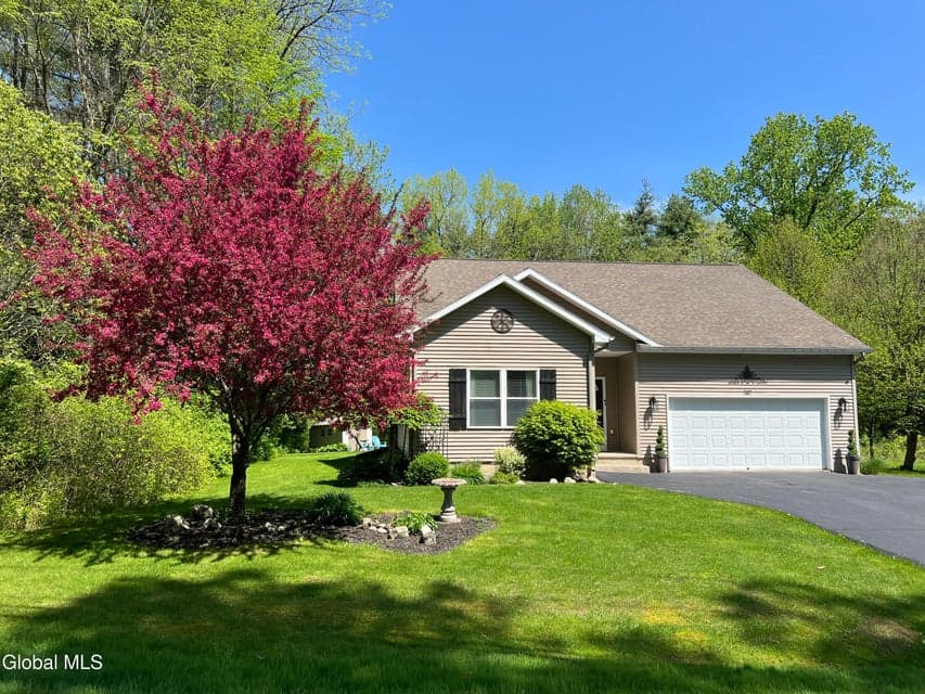 207 E Sunnyside, Queensbury, NY
