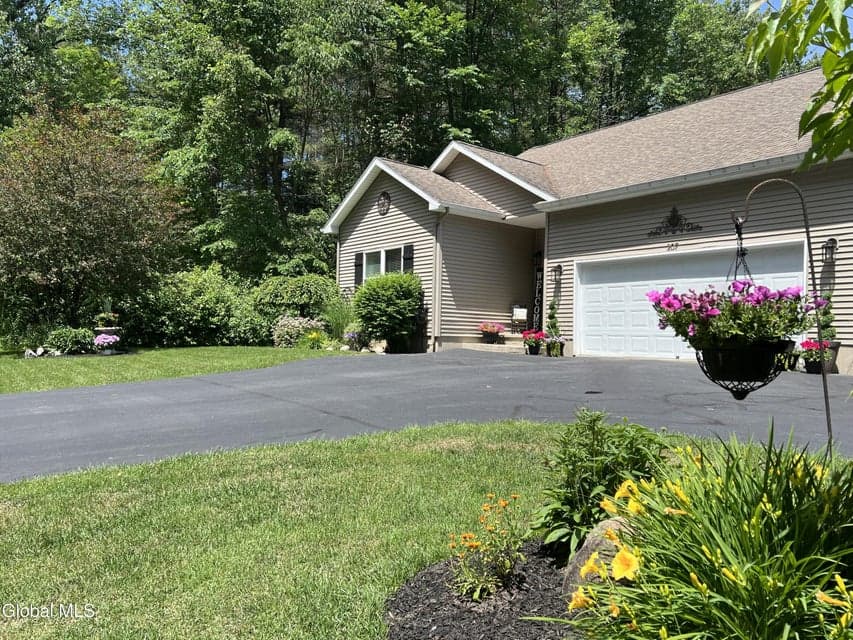 207 E Sunnyside, Queensbury, NY, photo 2