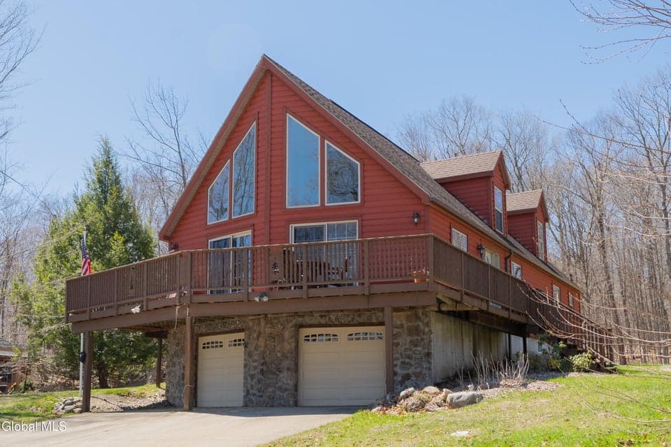 157 Maplewood Drive, photo 1