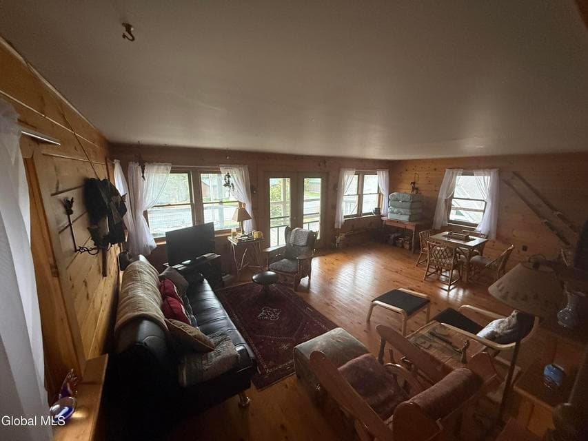2244 New York 74, photo 3