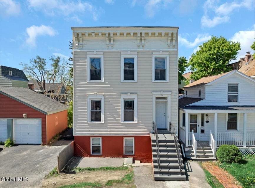 250 Yates Street ********, photo 2
