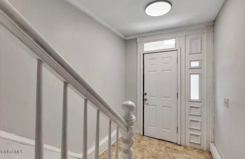 250 Yates Street ********, photo 4
