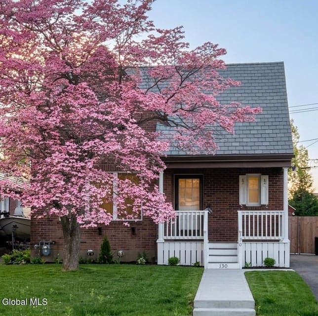 130 Van Schoick Avenue ********