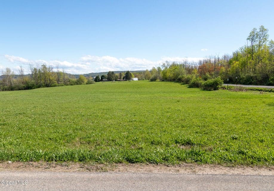 L1 Paines Hollow Road ********