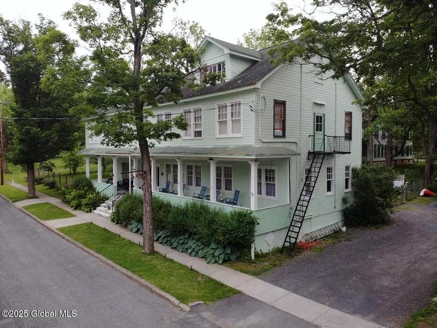 110 Center Street ********, photo 3