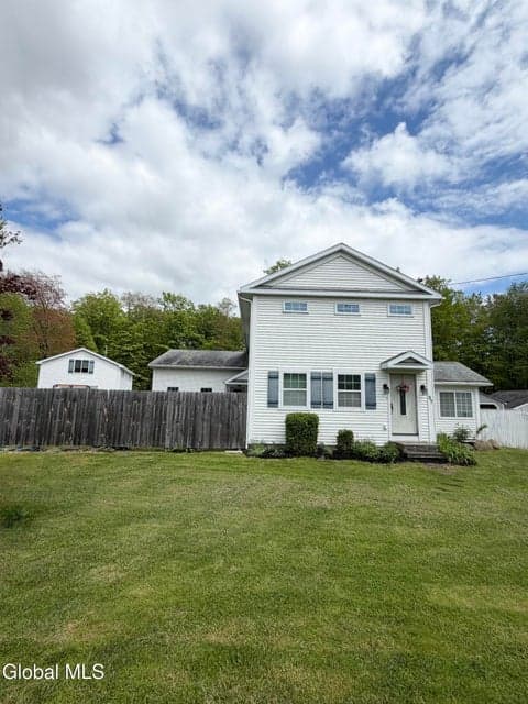37 Vischer Ferry Road ********