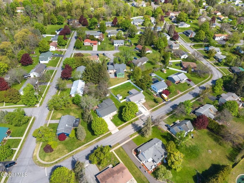 109 Pleasantview Drive, photo 2