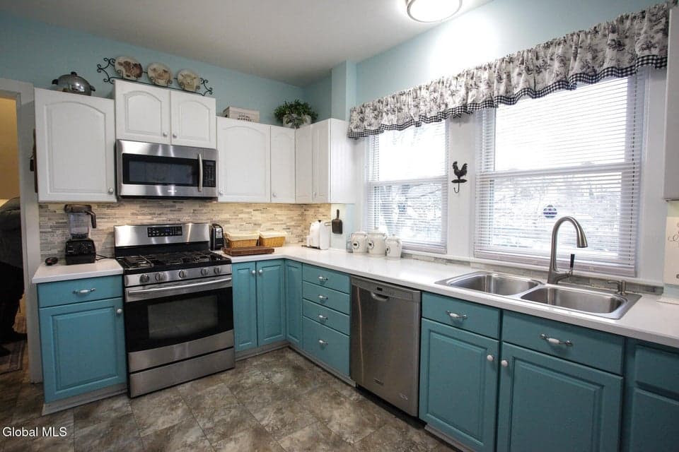 147 Lake George Avenue, photo 3