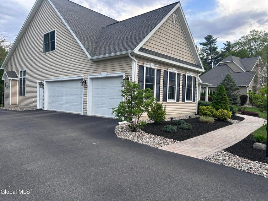 224 Brittany Place, Niskayuna, NY, photo 3