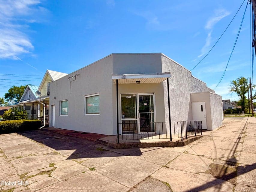 2558 Guilderland Avenue