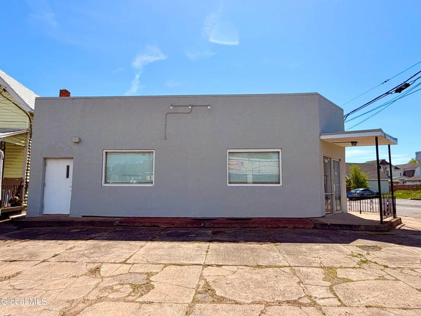 2558 Guilderland Avenue, photo 2