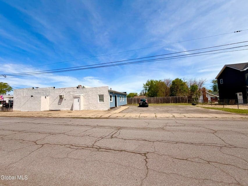 2558 Guilderland Avenue, photo 5