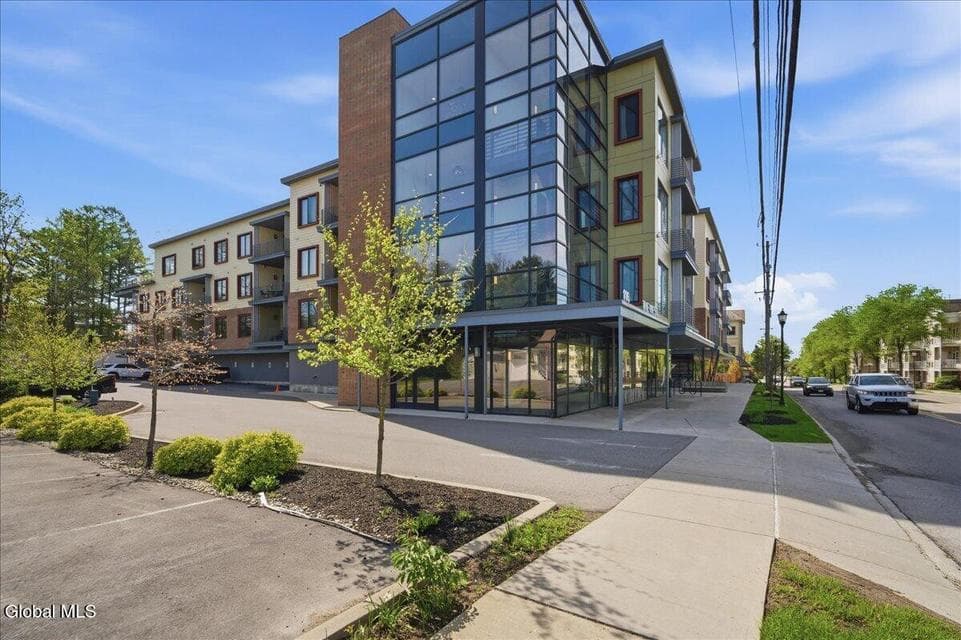 116 West #UNIT 401, Saratoga Springs, NY, photo 2