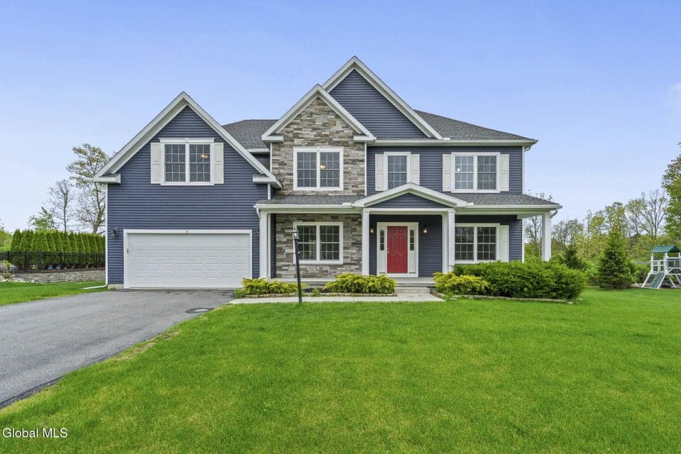31 Stablegate Drive, Ballston, NY