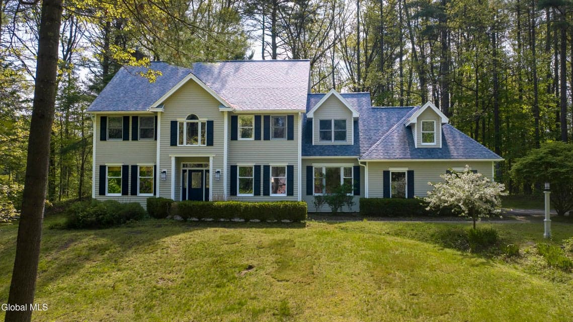 9 Rolling Brook Drive, Saratoga Springs, NY