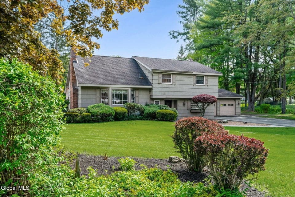 8 Lancaster Drive, Glenville, NY, photo 2
