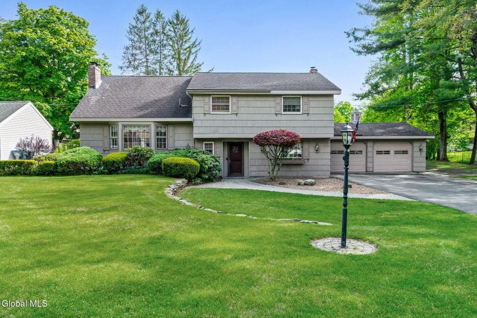 8 Lancaster Drive, Glenville, NY, photo 3