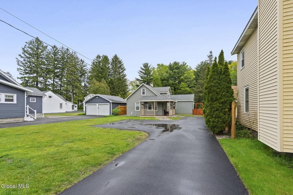 1820 Helderberg Avenue, Rotterdam, NY, photo 2