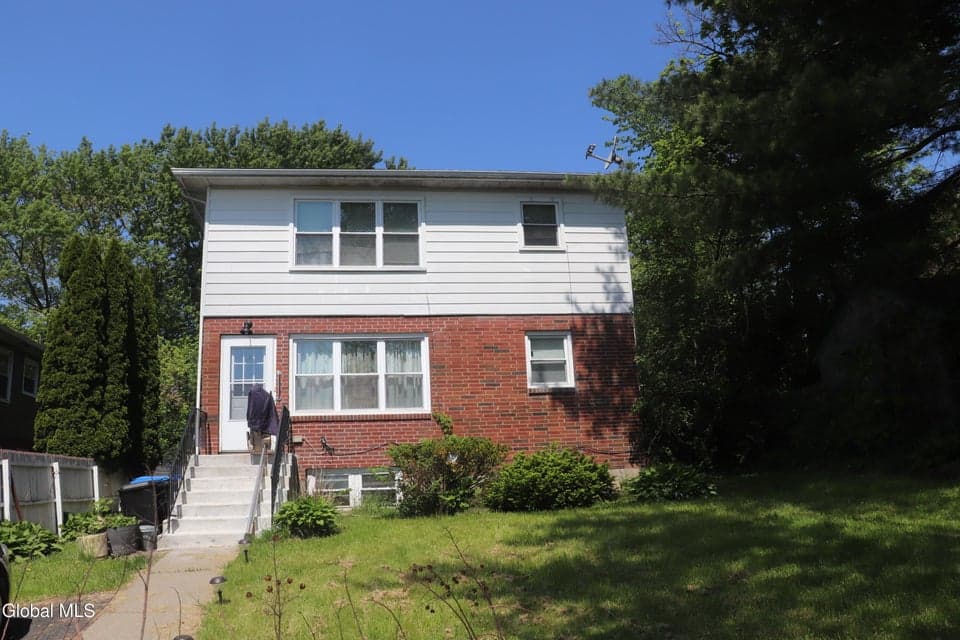 12 Limerick Drive, Albany, NY