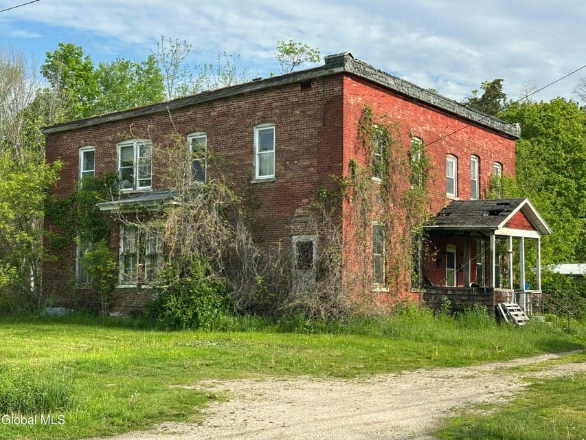 33 River Road, Hoosick Falls, NY