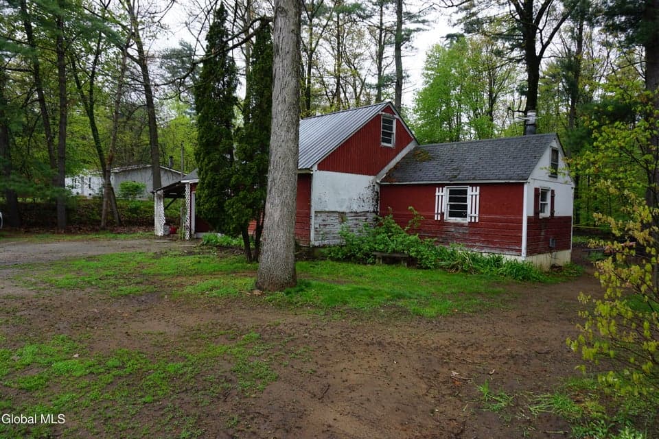 8 Scout Road, Wilton, NY, photo 2