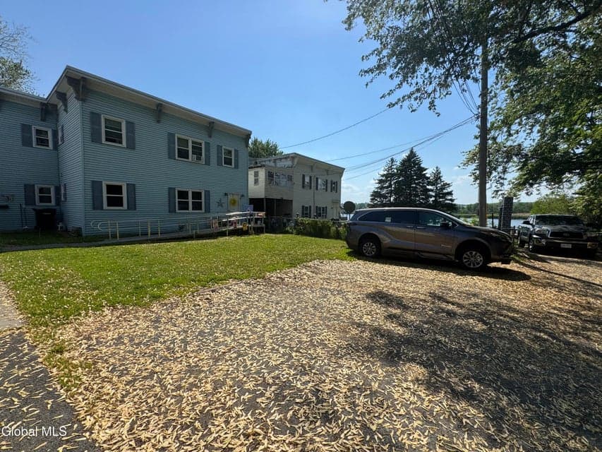 2 McLoughlin Lane, Troy, NY, photo 2