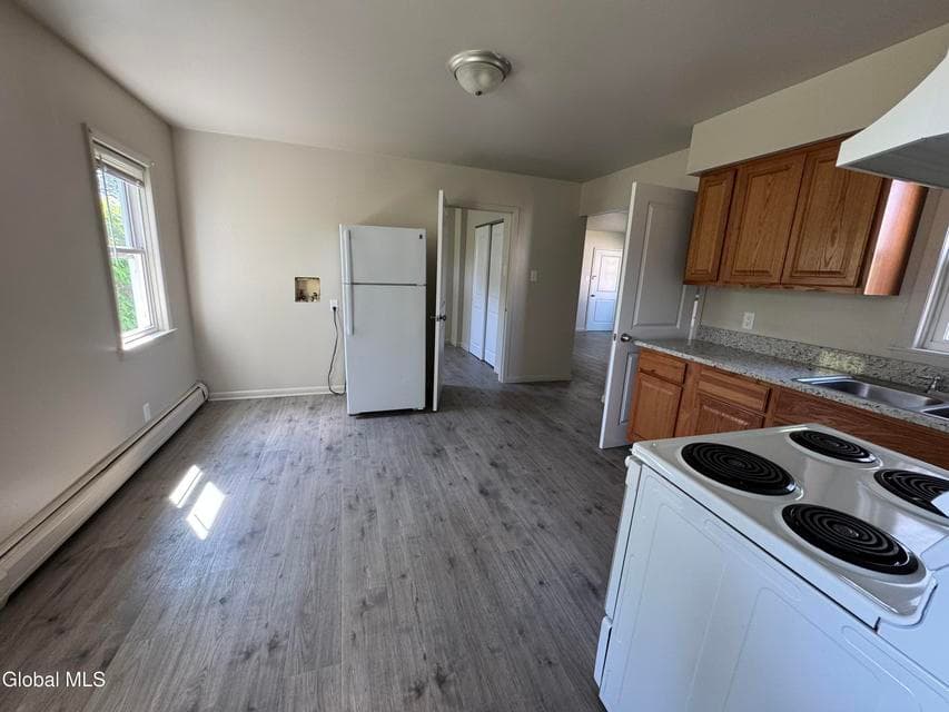 2 McLoughlin Lane, Troy, NY, photo 4