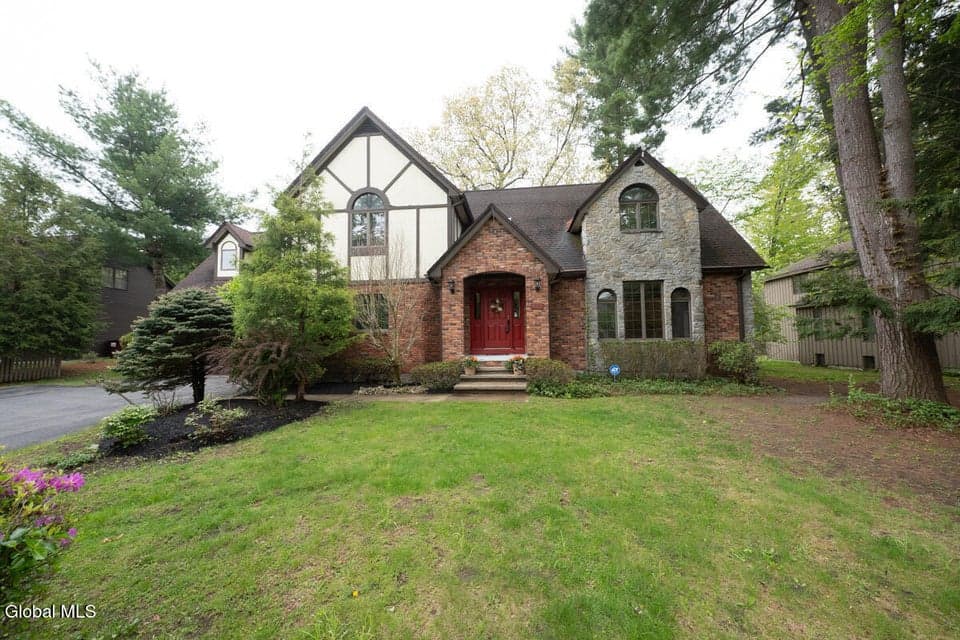 482 Spring Hollow Court, Guilderland, NY, photo 4