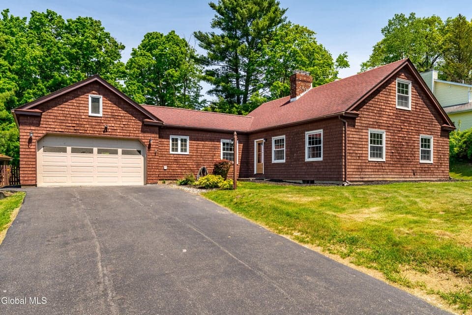 2704 Apple Tree Lane, Schodack, NY, photo 1