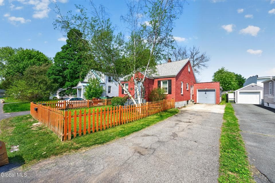 27 Highland Avenue, Colonie, NY, photo 4