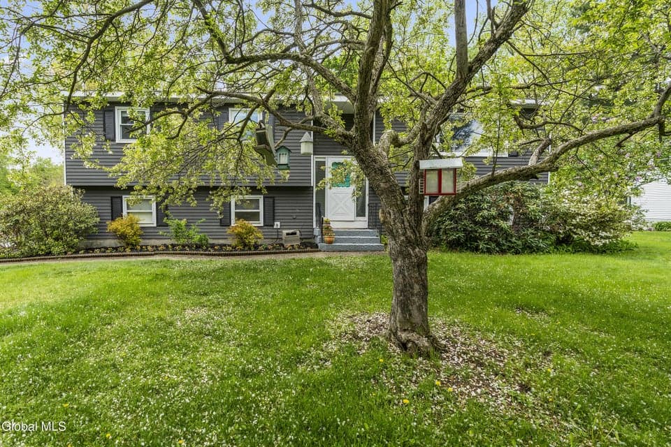 9 Crestmont Drive, Clifton Park, NY, photo 1