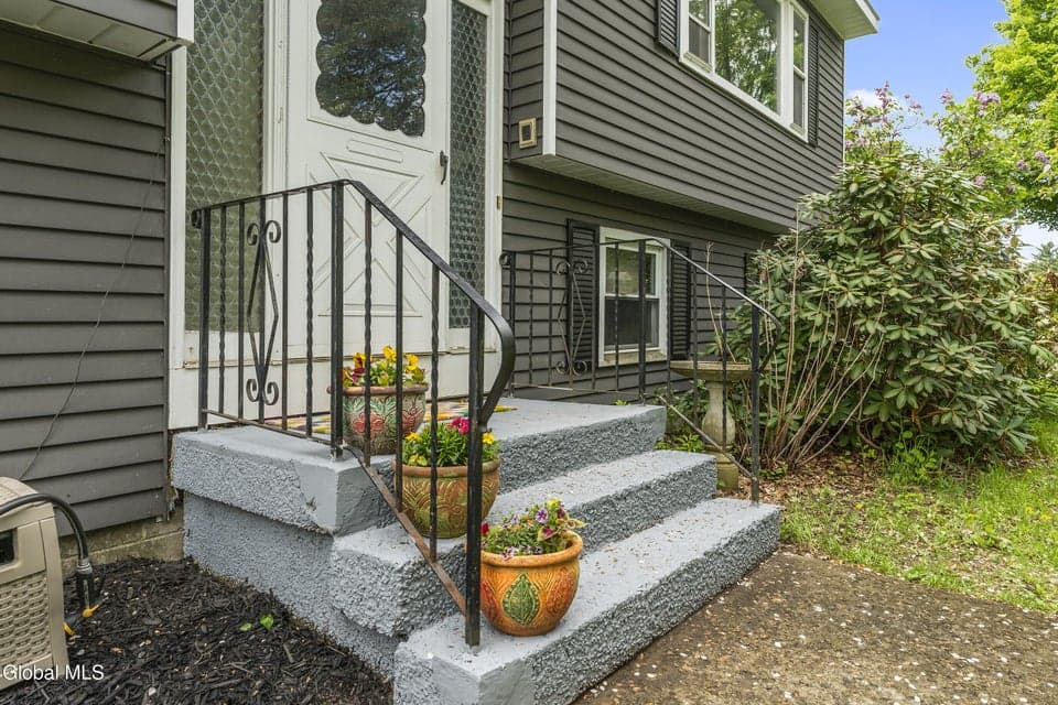 9 Crestmont Drive, Clifton Park, NY, photo 5