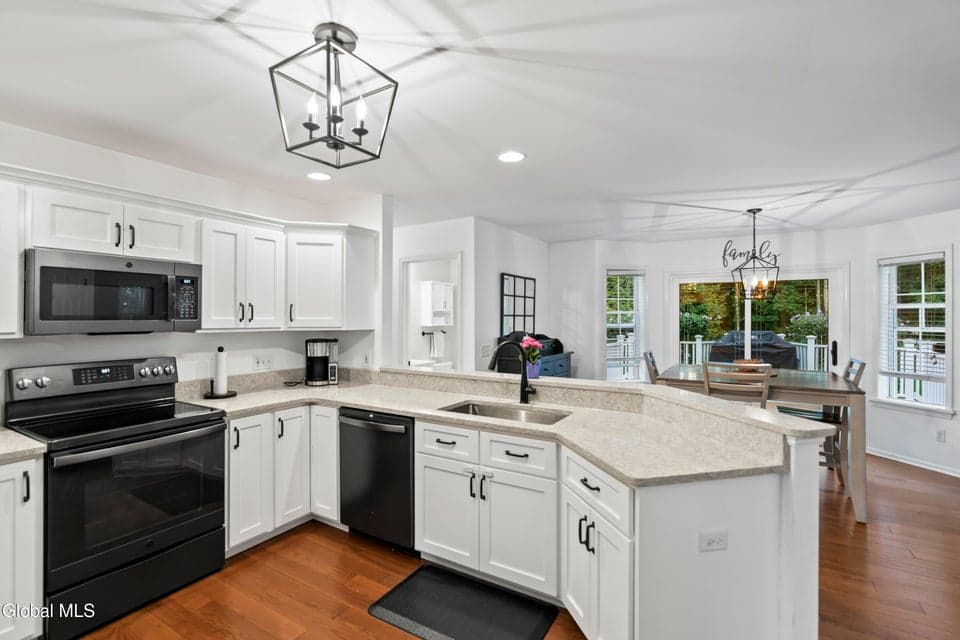 2 Kendall Place, Glenville, NY, photo 2