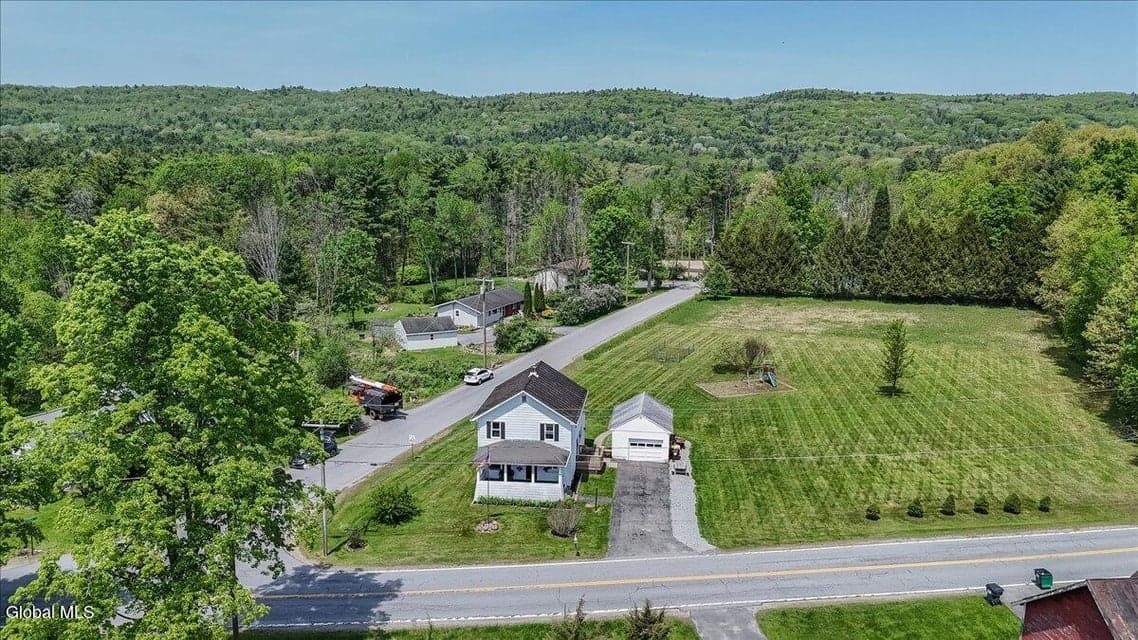 22 Parkhurst Road, Wilton, NY, photo 1
