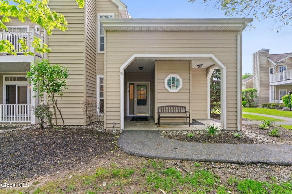 413 Hampton Place Boulevard, North Greenbush, NY, photo 1