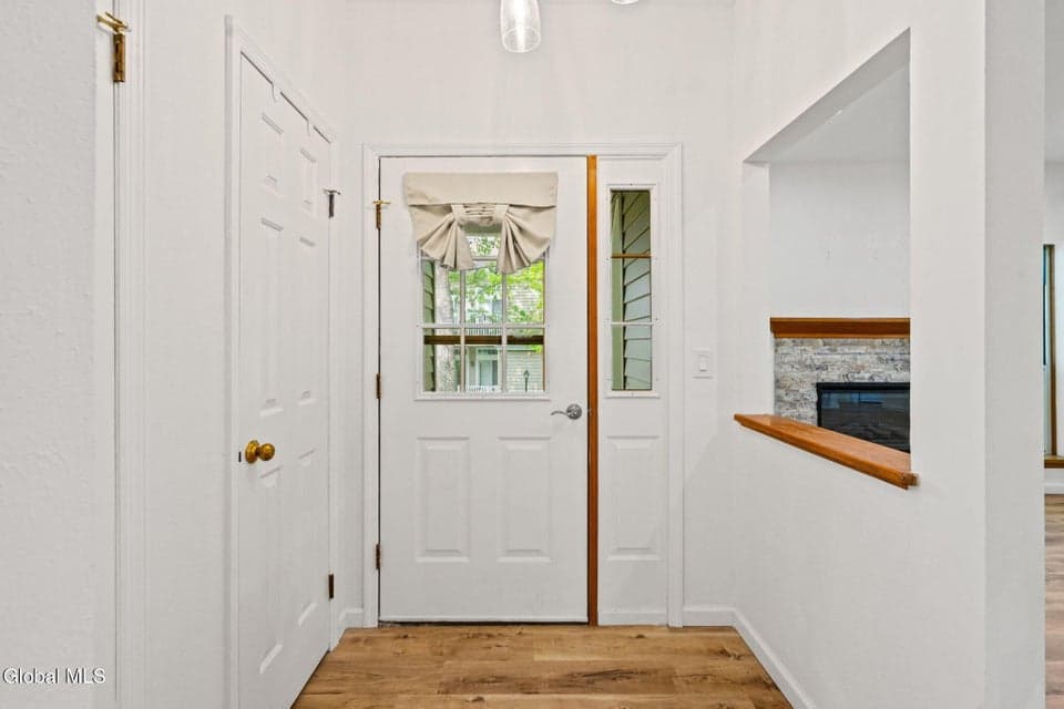 413 Hampton Place Boulevard, North Greenbush, NY, photo 2