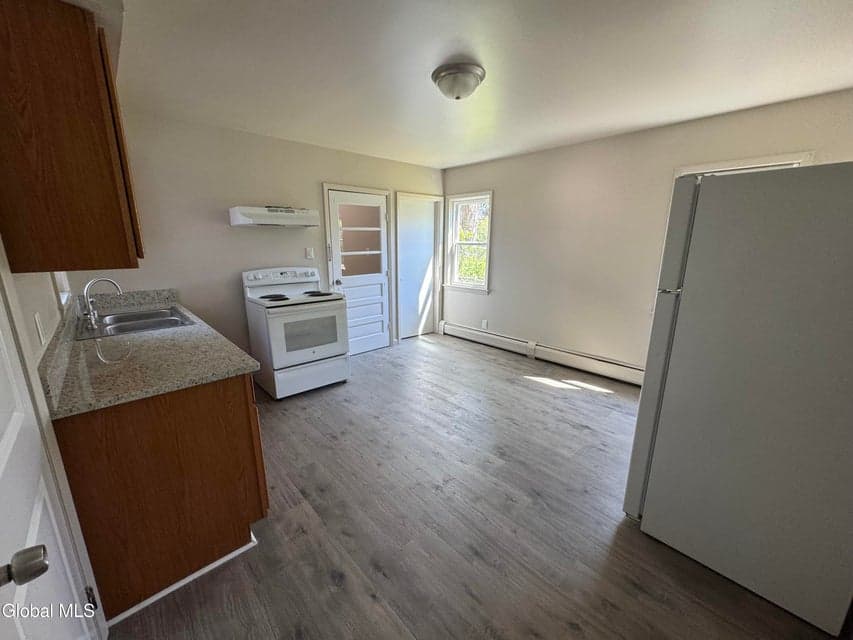 2 McLoughlin Lane, Troy, NY, photo 5
