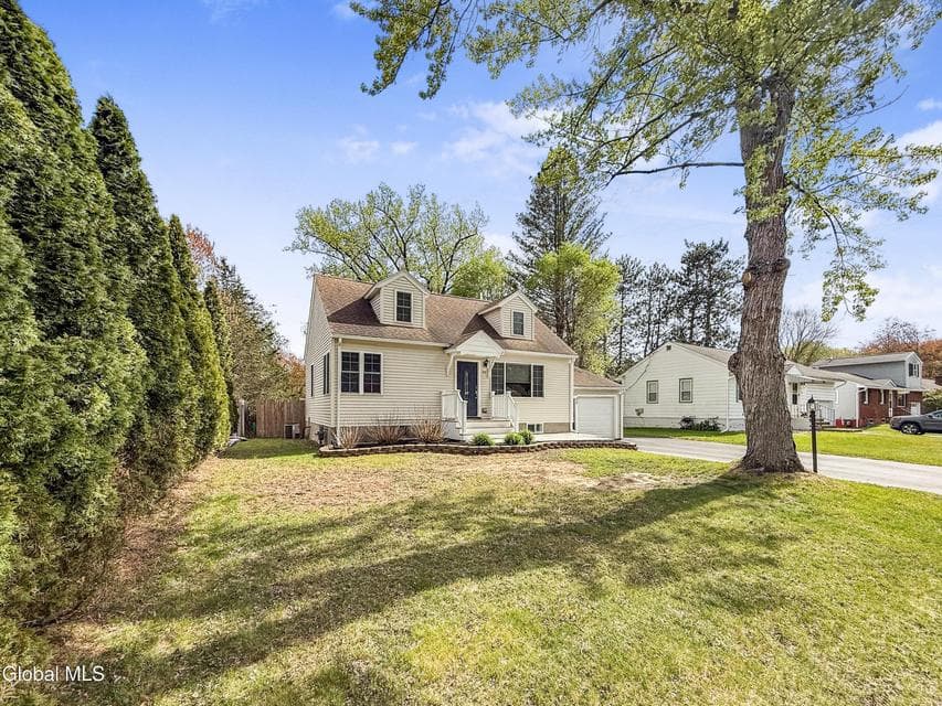 20 St Joseph Street, Colonie, NY, photo 2