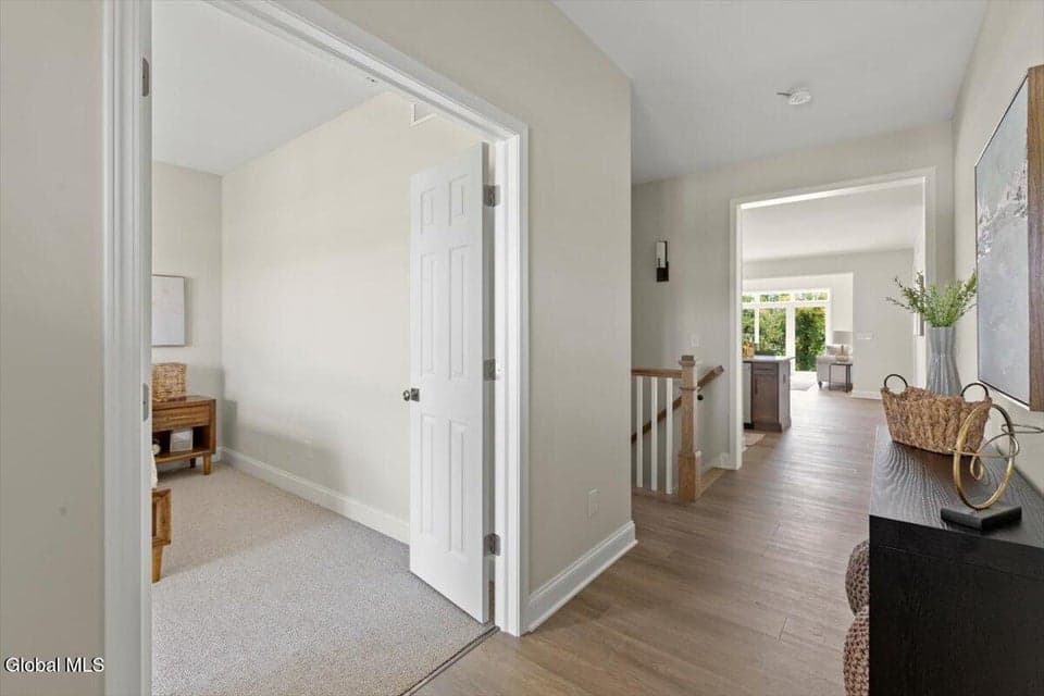 42 Clover Leaf Drive, Halfmoon, NY, photo 5