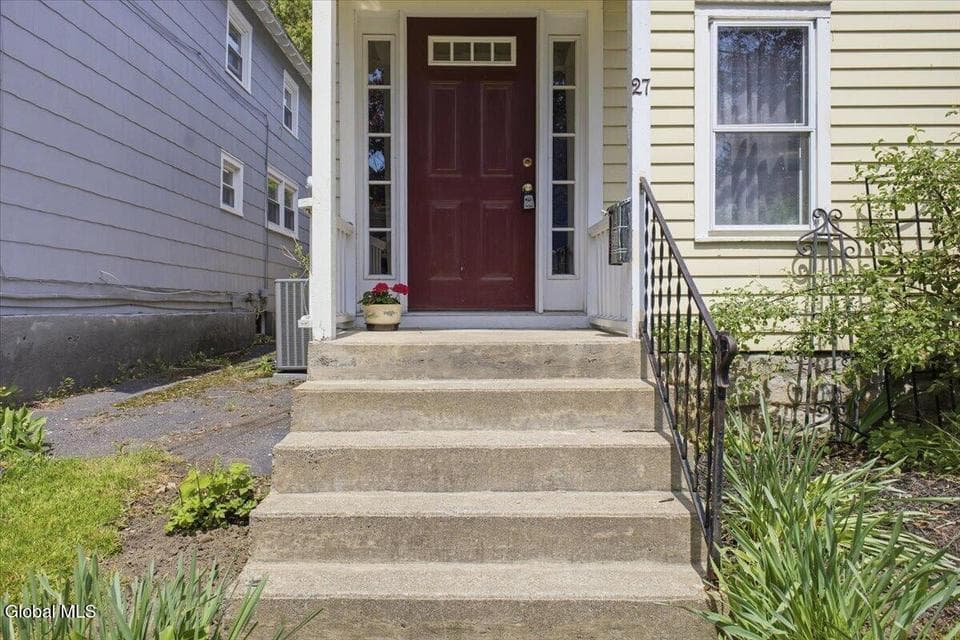 27 Marvin Street, Saratoga Springs, NY, photo 2