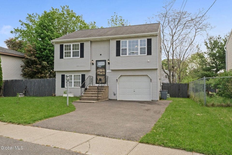 1822 Avenue B, Watervliet, NY, photo 1