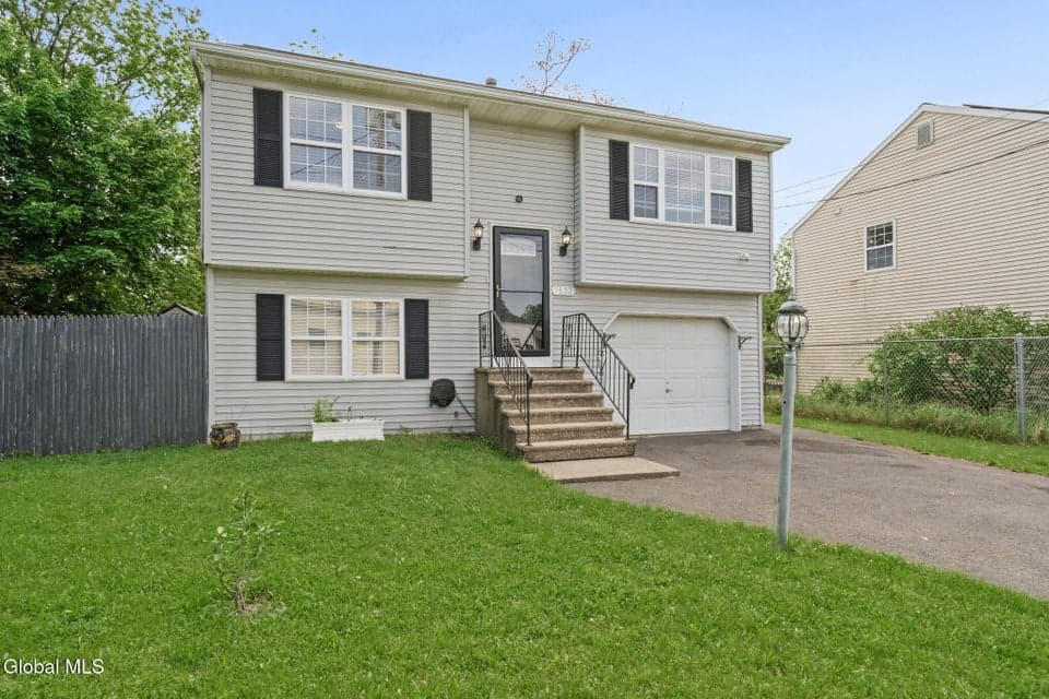 1822 Avenue B, Watervliet, NY, photo 3