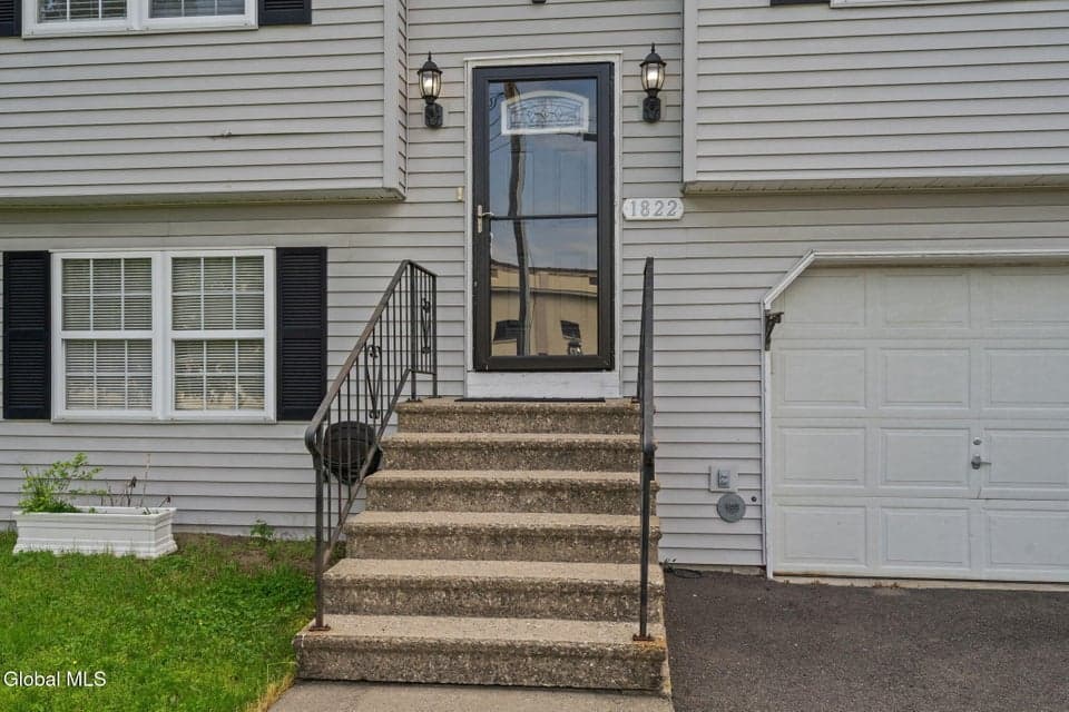 1822 Avenue B, Watervliet, NY, photo 4