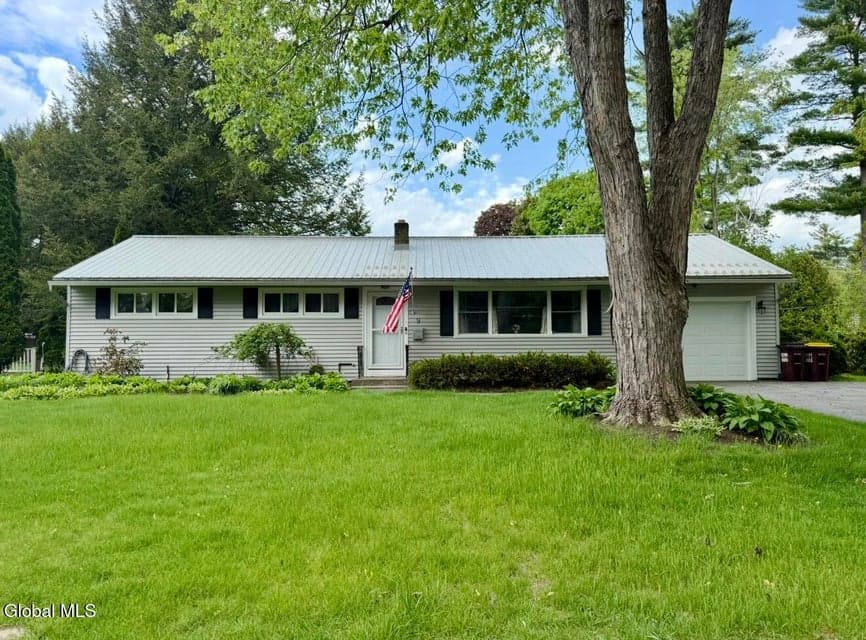 9 Reservoir Drive, Queensbury, NY
