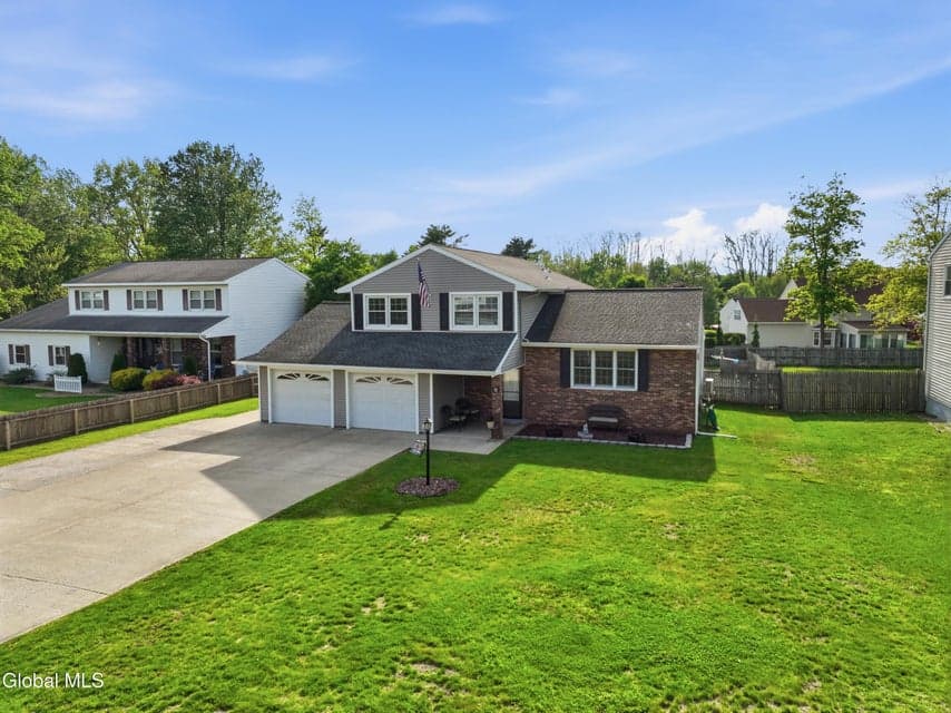 32 Willoughby Drive, Colonie, NY, photo 1
