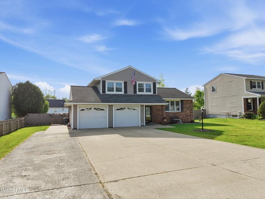 32 Willoughby Drive, Colonie, NY, photo 2