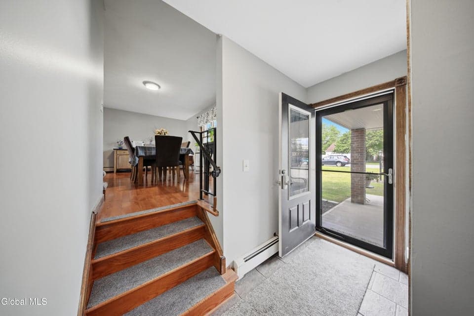 32 Willoughby Drive, Colonie, NY, photo 3