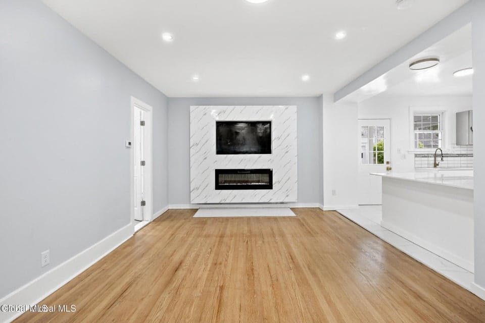 979 Washington Avenue, Albany, NY, photo 4