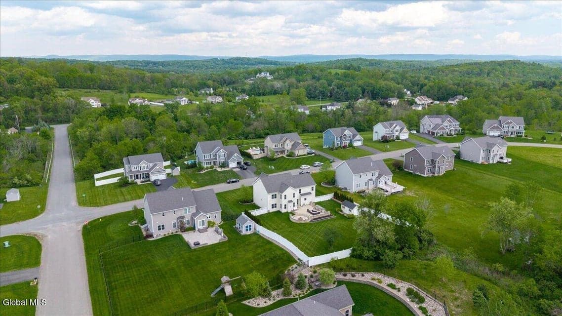 46 Haywood Lane, North Greenbush, NY, photo 2